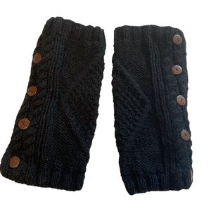 100% wool hand crafted black leg warmers. Excellent condition.